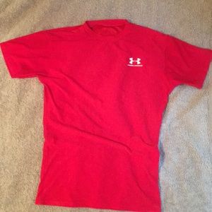 Red short sleeved under armour shirt